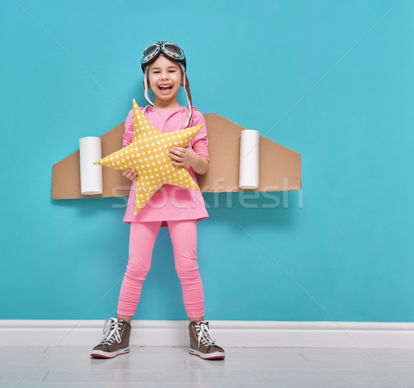 Dziewczyna astronauta kostium mały dziecko gry Zdjęcia stock © choreograph