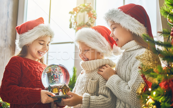 Foto stock: Crianças · neve · globo · alegre · natal · feliz