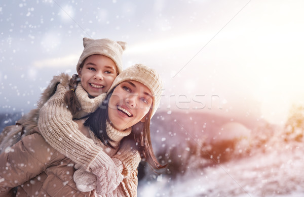 Stock foto: Familie · Wintersaison · glücklich · liebevoll · Mutter · Kind