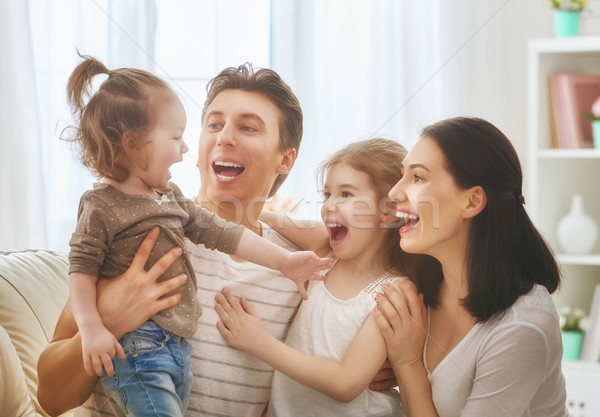 Foto stock: Familia · vacaciones · unión · día · de · padres · feliz · dos · ninos