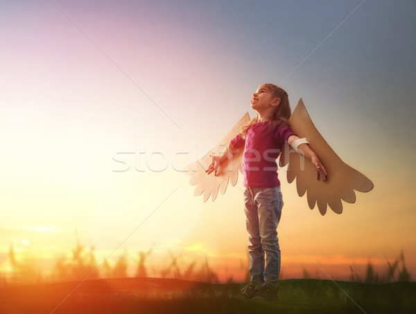 Stok fotoğraf: çocuk · kanatlar · kuş · küçük · kız · açık · havada · çocuk