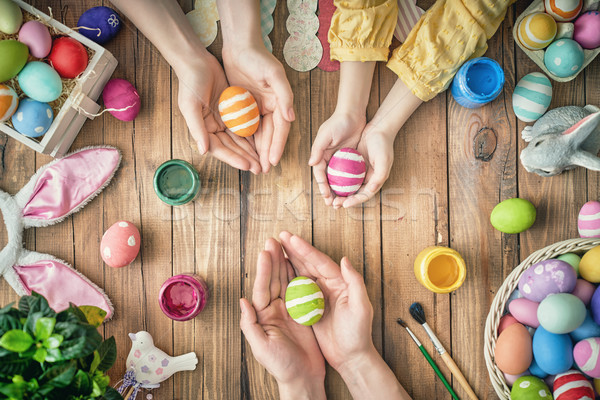 Foto stock: Familia · Pascua · madre · padre · nino · pintura