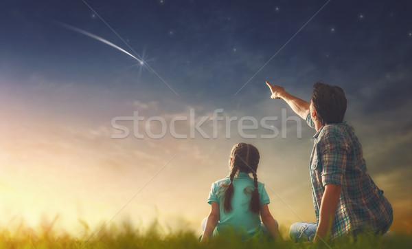 商業照片: 看 · 落下 · 明星 · 父親 · 女兒 · 天空