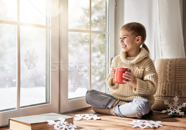 çocuk kâğıt kar taneleri sevimli küçük kız oturma Stok fotoğraf © choreograph