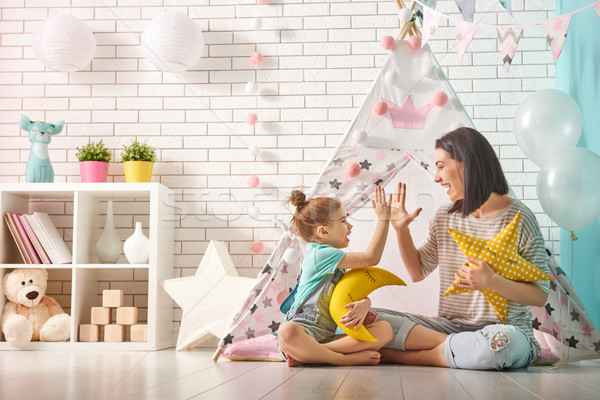 [[stock_photo]]: Heureux · affectueux · famille · mère · fille · fille