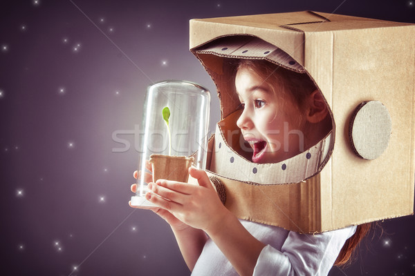 Dziewczyna astronauta dziecko kostium szkła Zdjęcia stock © choreograph
