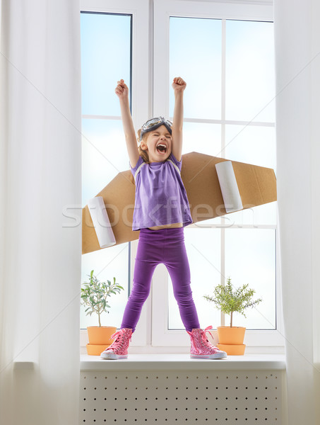 Astronaut kind kostuum meisje venster vliegtuig Stockfoto © choreograph