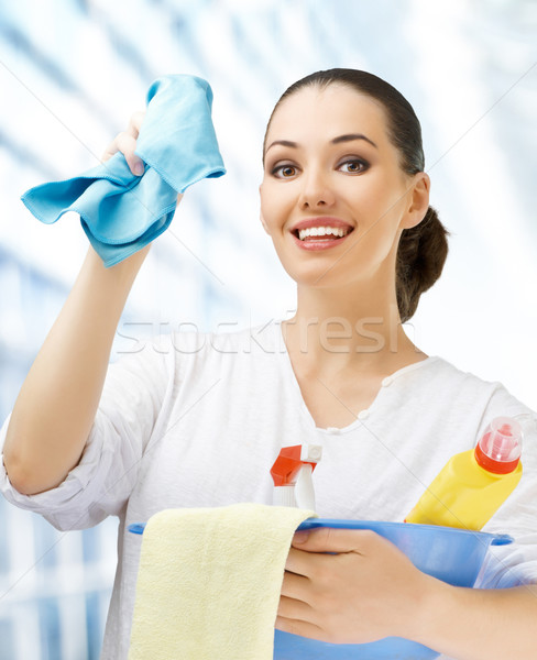 Jovem dona de casa jovem empacotar mulheres limpeza Foto stock © choreograph