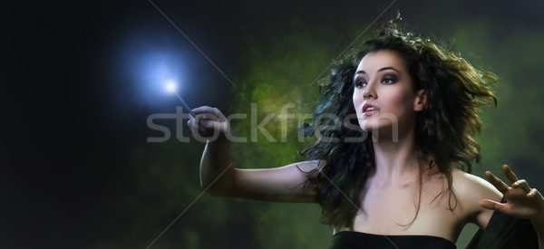 Halloween zi tineri frumos vrăjitoare femei Imagine de stoc © choreograph