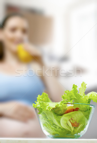 Gezond eten voedsel mooie zwangerschap vrouw vrouwen Stockfoto © choreograph