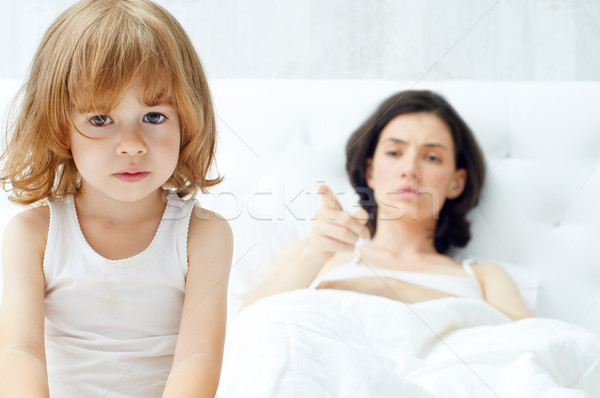 Moeder vrouw kinderen kind kamer triest Stockfoto © choreograph