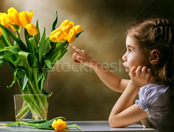 Foto stock: Flor · menina · little · girl · amarelo · tulipas · sorrir