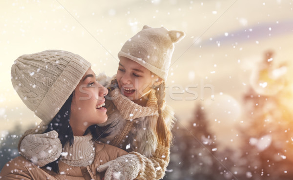 Famille saison d'hiver heureux affectueux mère enfant [[stock_photo]] © choreograph