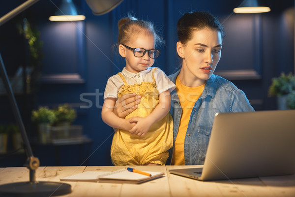 Mutter Kleinkind arbeiten jungen Kind Computer Stock foto © choreograph
