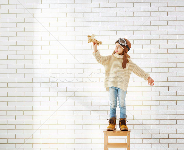 [[stock_photo]]: Fille · jouer · jouet · avion · heureux · enfant