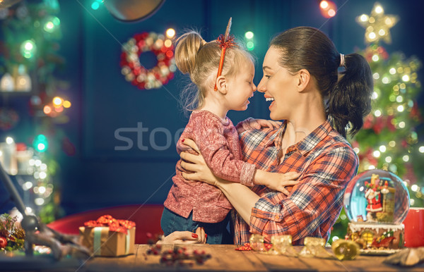 Anya lánygyermek karácsonyfa vidám karácsony boldog Stock fotó © choreograph