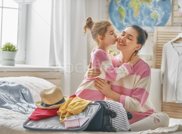 家庭 旅程 冒險 幸福的家庭 媽媽 女兒 商業照片 © choreograph