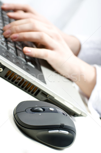 Bilgisayar fare eller yazarak klavye dizüstü bilgisayar fare Stok fotoğraf © choreograph