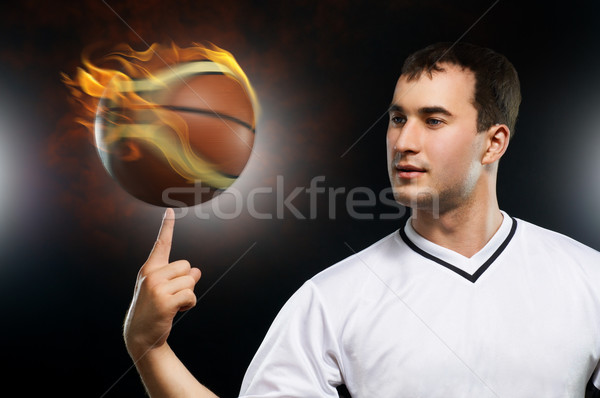 Baschet om deget bărbaţi întuneric flacără Imagine de stoc © choreograph