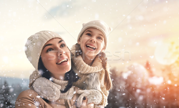 Famille saison d'hiver heureux affectueux mère enfant [[stock_photo]] © choreograph