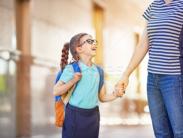 Foto stock: Padres · escuela · escuela · primaria · mano · mujer · nina