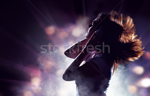 Siluetă femeie lumini muzică mâini modă Imagine de stoc © choreograph