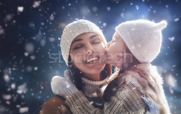 Aile kış sezonu mutlu seven anne çocuk Stok fotoğraf © choreograph