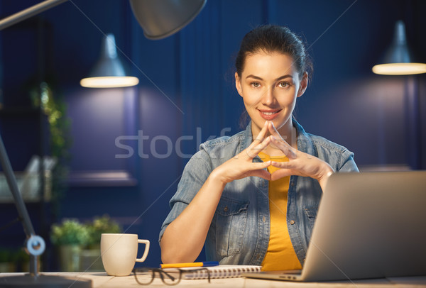 Stock foto: Frau · arbeiten · Laptop · glücklich · schöne · Frau