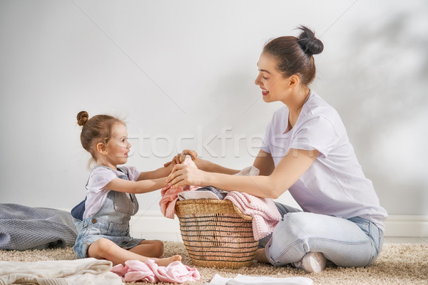 Stok fotoğraf: Aile · çamaşırhane · ev · güzel · genç · kadın · çocuk