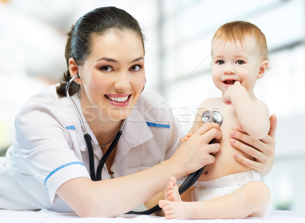 Gyermekorvos orvos tart baba kezek gyermek Stock fotó © choreograph