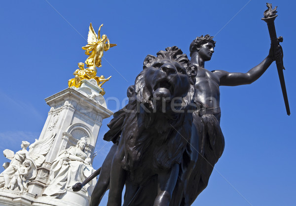 Londen stad kroon standbeeld Europa Engeland Stockfoto © chrisdorney