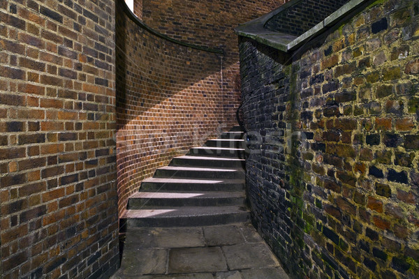 Városi lépcsőház kilátás kísérteties utca lépcsősor Stock fotó © chrisdorney