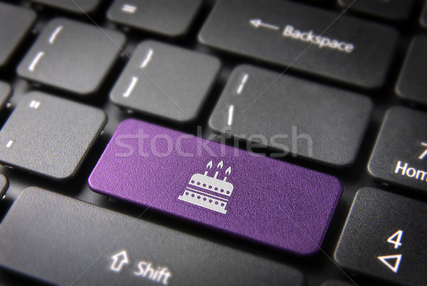 Roze verjaardagstaart toetsenbord sleutel entertainment icon Stockfoto © cienpies