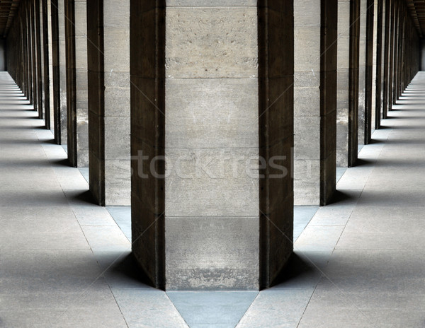 Kettő eltűnik pontok építészeti részlet kő oszlopok Stock fotó © cienpies