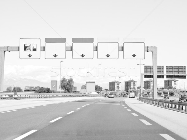 Autostrada perspektywy widoku samochodu Zdjęcia stock © claudiodivizia