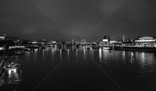 Râu tamisa Londra panoramic vedere negru alb Imagine de stoc © claudiodivizia