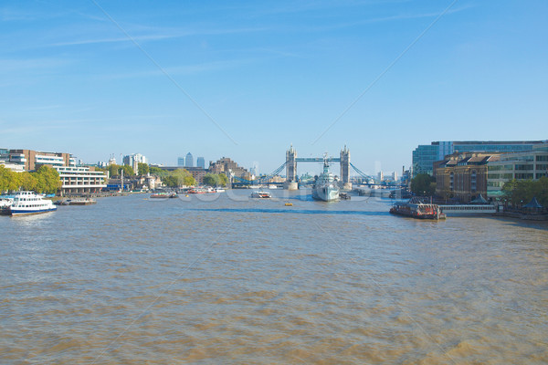 Râu tamisa Londra panoramic vedere bancă Imagine de stoc © claudiodivizia