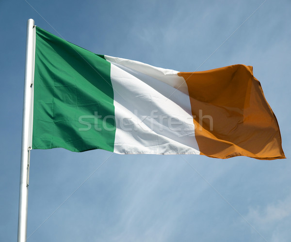 Irish Flagge blauer Himmel Stock foto © claudiodivizia