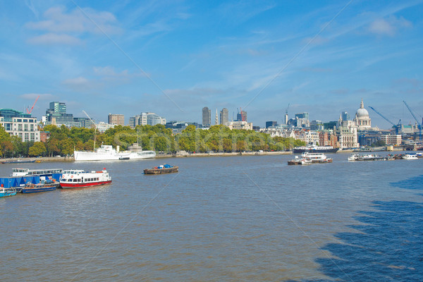 Râu tamisa Londra panoramic vedere bancă Imagine de stoc © claudiodivizia