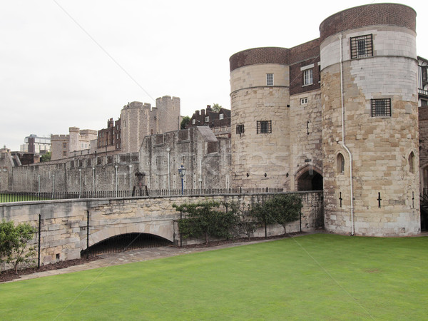 Turn Londra medieval castel închisoare piatră Imagine de stoc © claudiodivizia