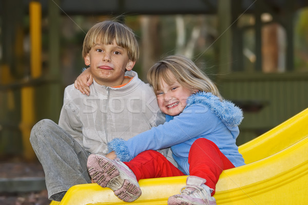 Bruder Schwester Mädchen sitzen Spielplatz Stock foto © clearviewstock