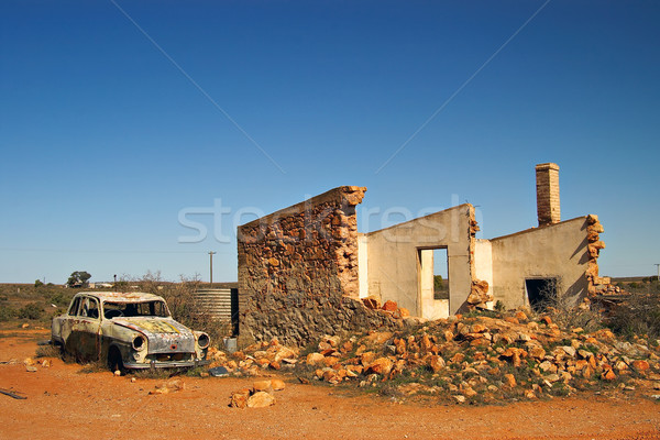 Stary samochód ruiny domu samochodu rdzy antyczne Zdjęcia stock © clearviewstock