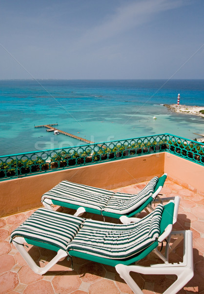 üdülőhely erkély társalgó székek hotel Cancun Stock fotó © cmcderm1