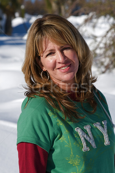 Tél csodaország fiatal nő élvezi friss hó Stock fotó © cmcderm1