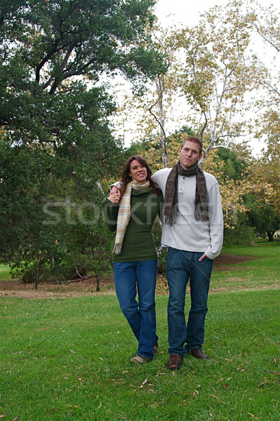 ősz párok fiatal pér erdő piknik férfi Stock fotó © cmcderm1