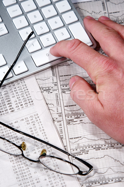 üzlet pénzügy grafikonok dolgozik számítógép újság Stock fotó © cmcderm1