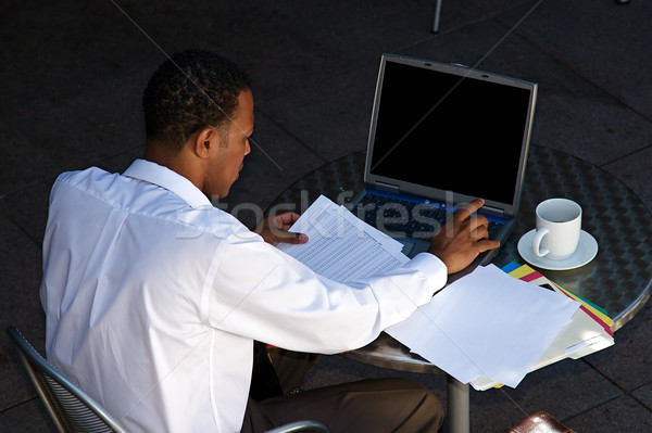 Affaires café jeunes ordinateur extérieur homme [[stock_photo]] © cmcderm1