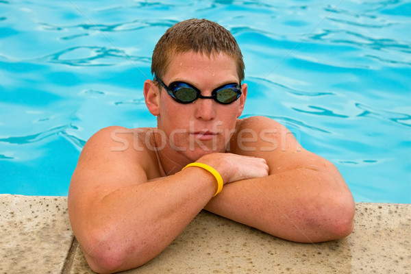 游泳 滿足 中學 運動員 水 游泳的 商業照片 © cmcderm1