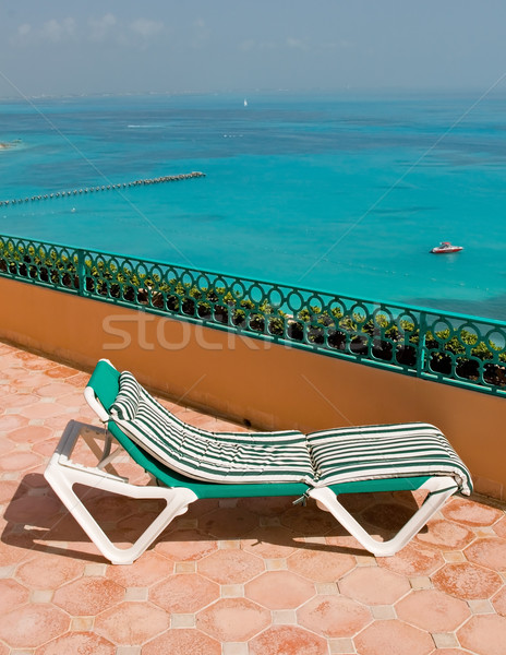 üdülőhely erkély társalgó székek hotel Cancun Stock fotó © cmcderm1