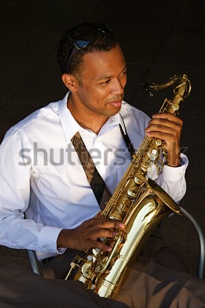 Hip jungen trendy Saxophon Musiker Mann Stock foto © cmcderm1